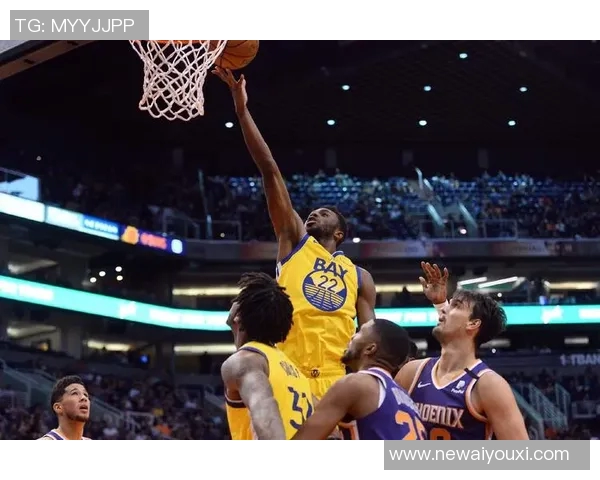 维金斯半场表现平平三分球和罚球均未命中仅得10分